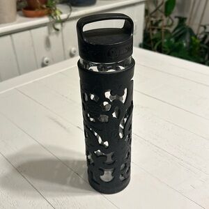 Lululemon black daisy water bottle Y2K 2012 Lululemon Pure Balance Water Bottle